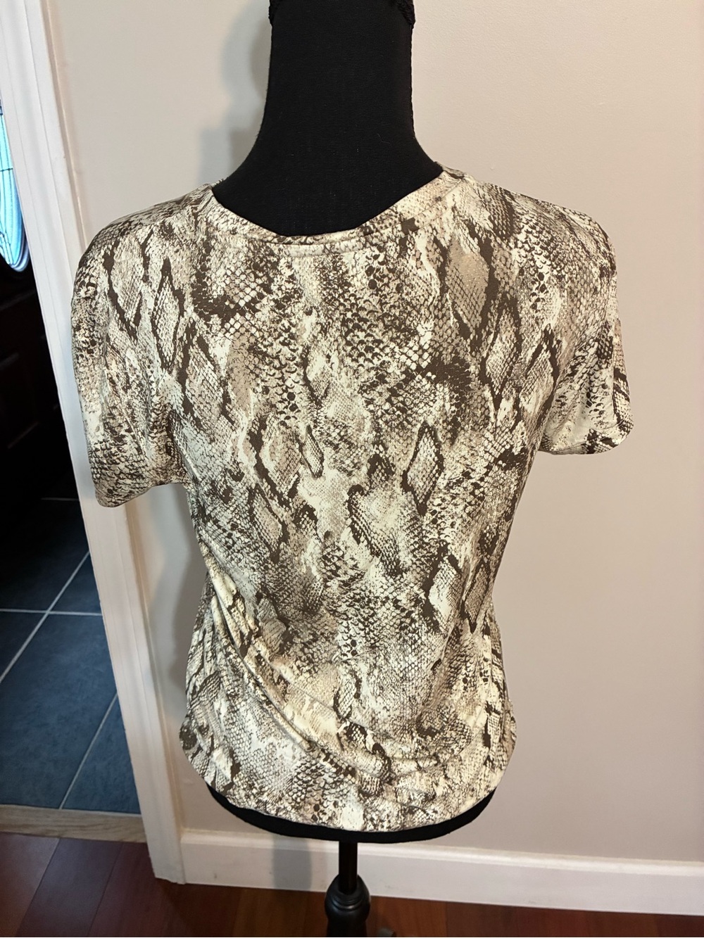 L'AGENCE Neutral Snake-Print Short Sleeve Tee